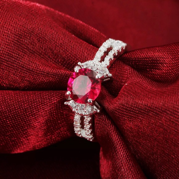 Brand New 1ct Garnet Princess Cut Ring 32$